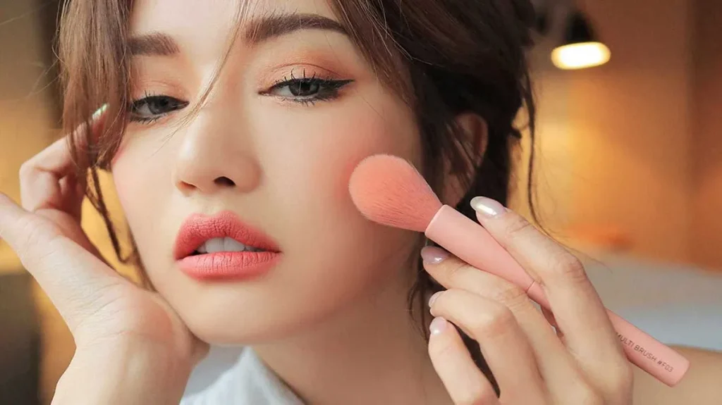 Tại Sao Makeup Lâu Trôi Lại "Cứu Cánh" Cho Chúng Ta?